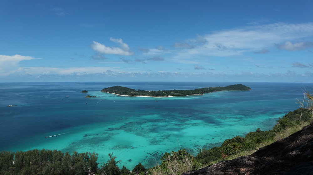 I went to Koh Adang because of the stunning view of Koh Lipe which was even better than I was expecting.