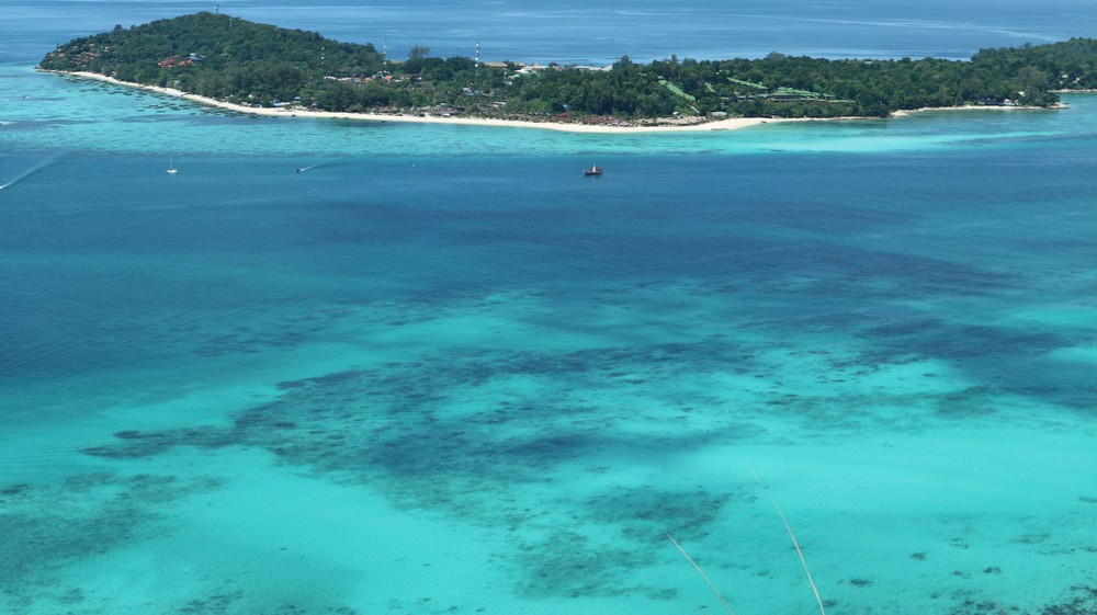 I went to Koh Adang because of the stunning view of Koh Lipe which was even better than I was expecting.