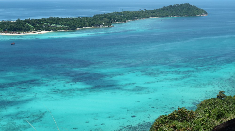 I went to Koh Adang because of the stunning view of Koh Lipe which was even better than I was expecting.