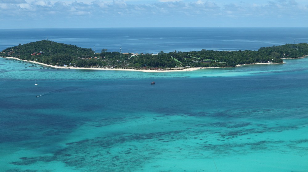 I went to Koh Adang because of the stunning view of Koh Lipe which was even better than I was expecting.