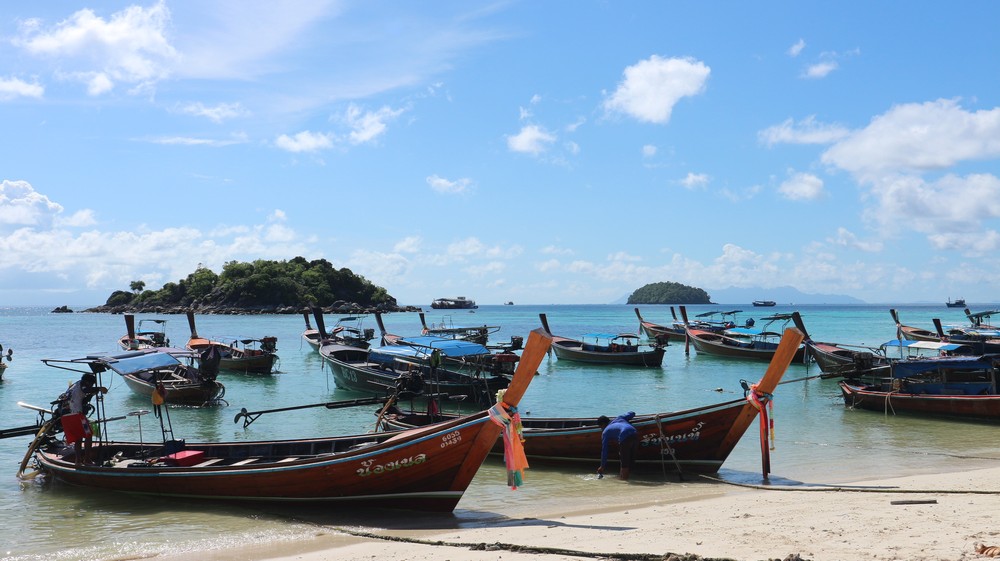 I went to Koh Adang because of the stunning view of Koh Lipe which was even better than I was expecting.