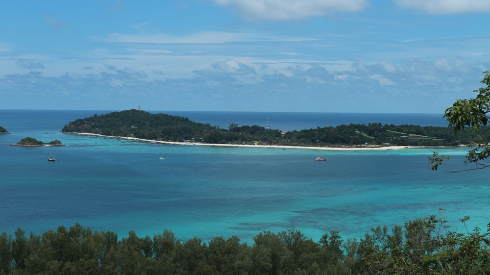 I went to Koh Adang because of the stunning view of Koh Lipe which was even better than I was expecting.