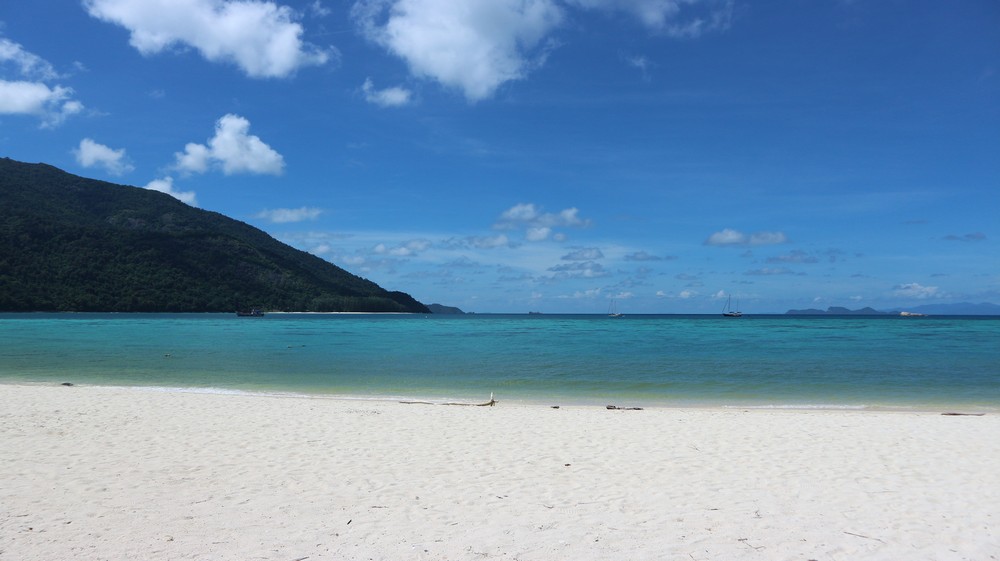 I went to Koh Adang because of the stunning view of Koh Lipe which was even better than I was expecting.