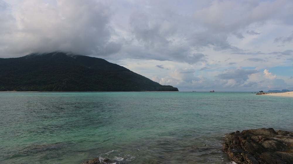 Koh Lipe was an island that was under my eye for more than 1 year. Many people say this is the most beautiful island in Thailand.