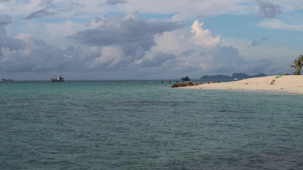 Koh Lipe was an island that was under my eye for more than 1 year. Many people say this is the most beautiful island in Thailand.