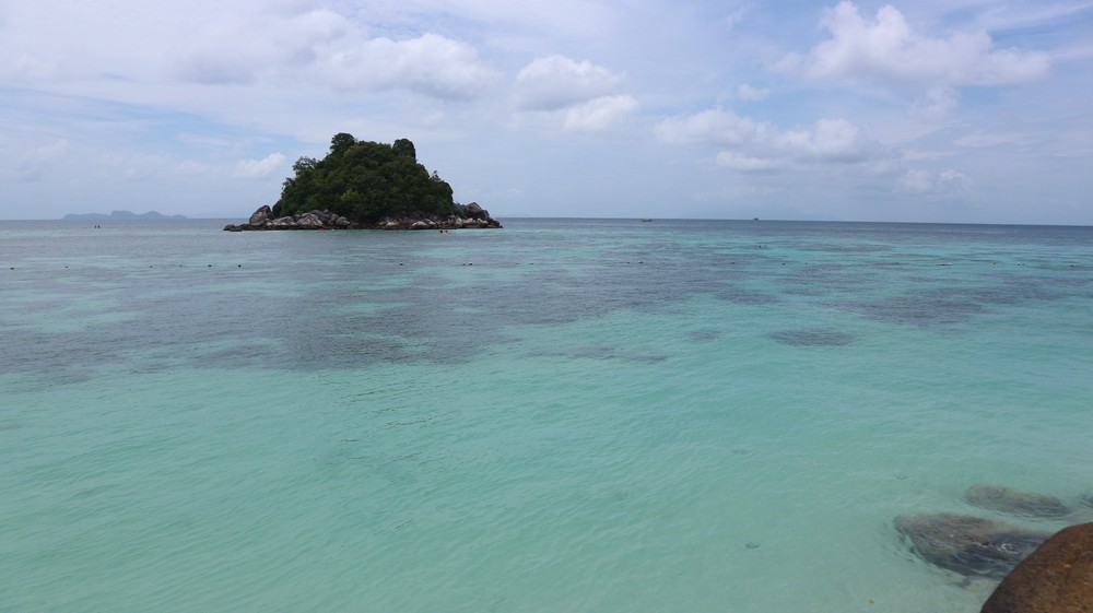 Koh Lipe was an island that was under my eye for more than 1 year. Many people say this is the most beautiful island in Thailand.