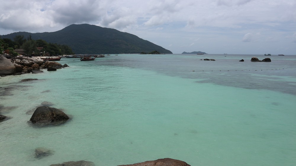 Koh Lipe was an island that was under my eye for more than 1 year. Many people say this is the most beautiful island in Thailand.