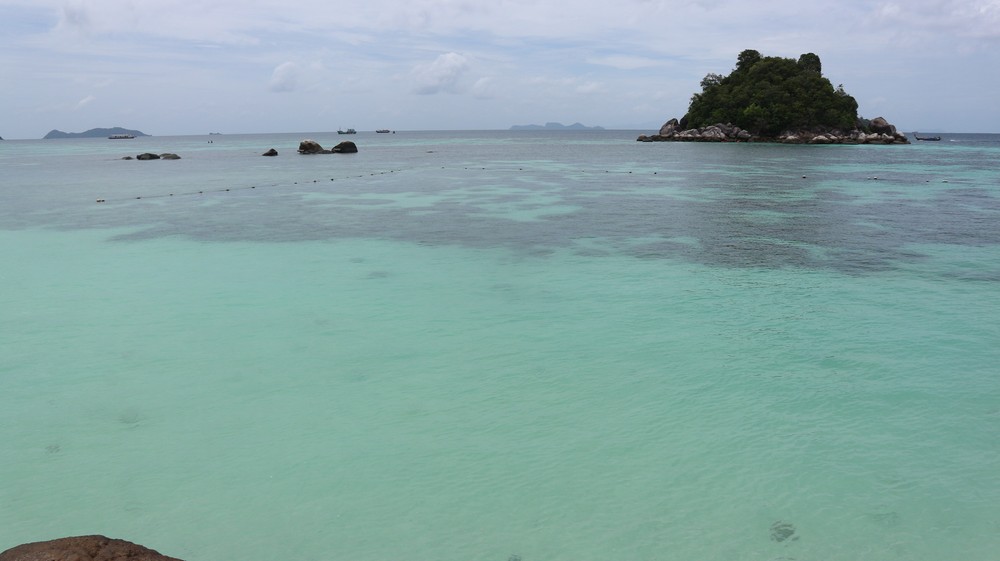 Koh Lipe was an island that was under my eye for more than 1 year. Many people say this is the most beautiful island in Thailand.