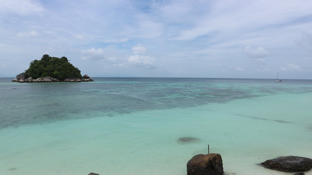 Koh Lipe was an island that was under my eye for more than 1 year. Many people say this is the most beautiful island in Thailand.