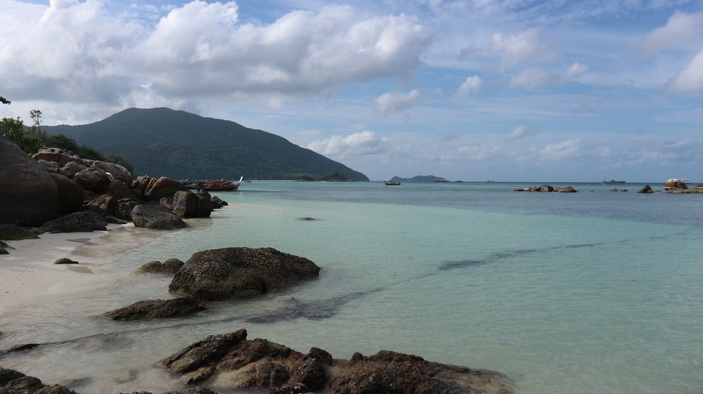 Koh Lipe was an island that was under my eye for more than 1 year. Many people say this is the most beautiful island in Thailand.