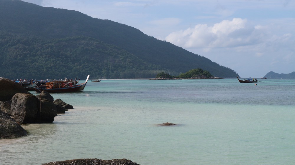 Koh Lipe was an island that was under my eye for more than 1 year. Many people say this is the most beautiful island in Thailand.