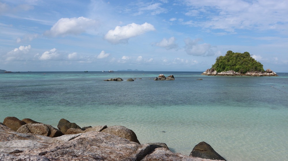 Koh Lipe was an island that was under my eye for more than 1 year. Many people say this is the most beautiful island in Thailand.