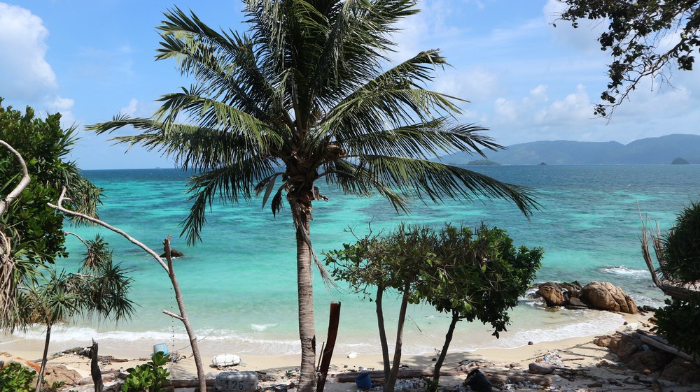 Koh Lipe was an island that was under my eye for more than 1 year. Many people say this is the most beautiful island in Thailand.