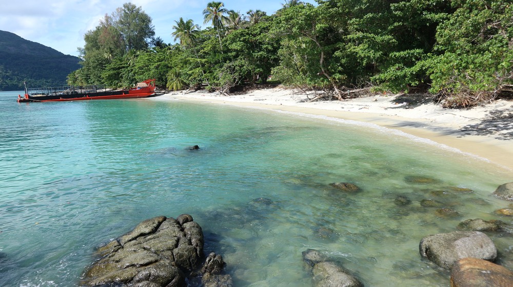 Koh Lipe was an island that was under my eye for more than 1 year. Many people say this is the most beautiful island in Thailand.
