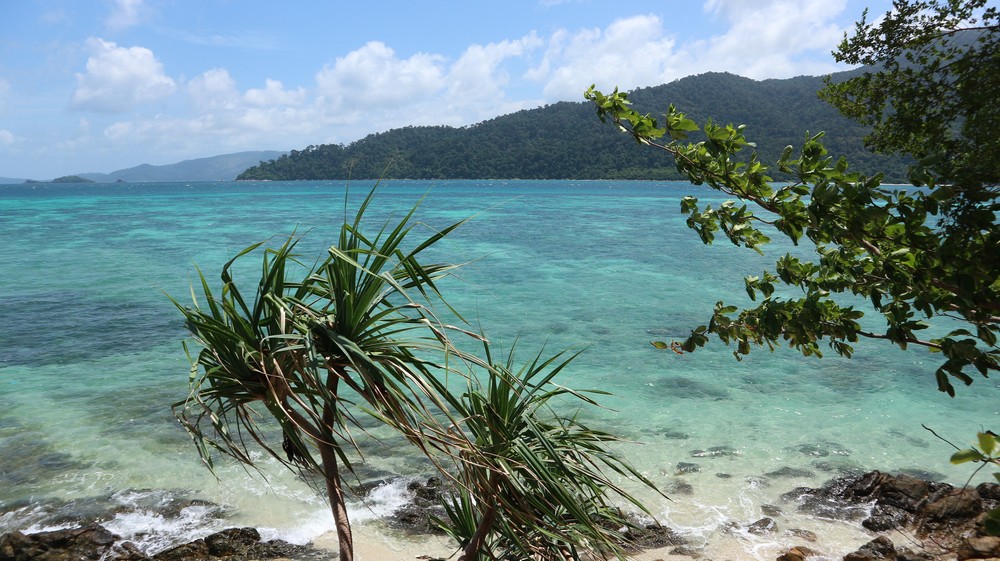Koh Lipe was an island that was under my eye for more than 1 year. Many people say this is the most beautiful island in Thailand.