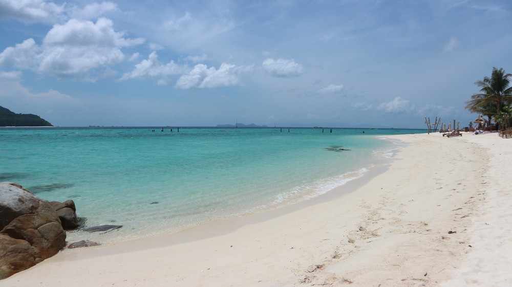 Koh Lipe was an island that was under my eye for more than 1 year. Many people say this is the most beautiful island in Thailand.