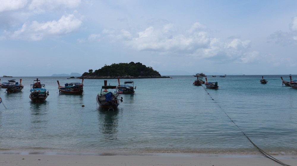 Koh Lipe was an island that was under my eye for more than 1 year. Many people say this is the most beautiful island in Thailand.