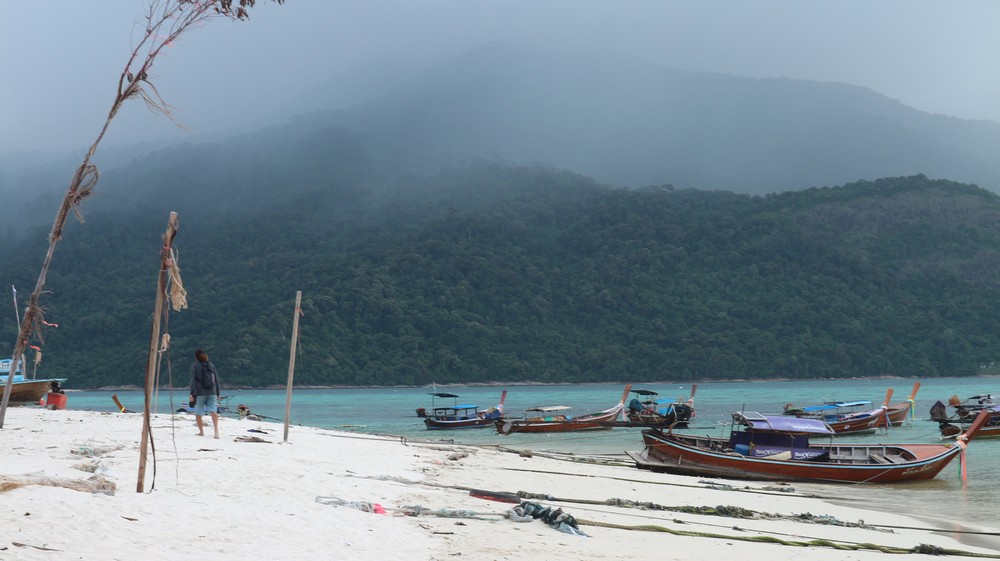 Koh Lipe was an island that was under my eye for more than 1 year. Many people say this is the most beautiful island in Thailand.