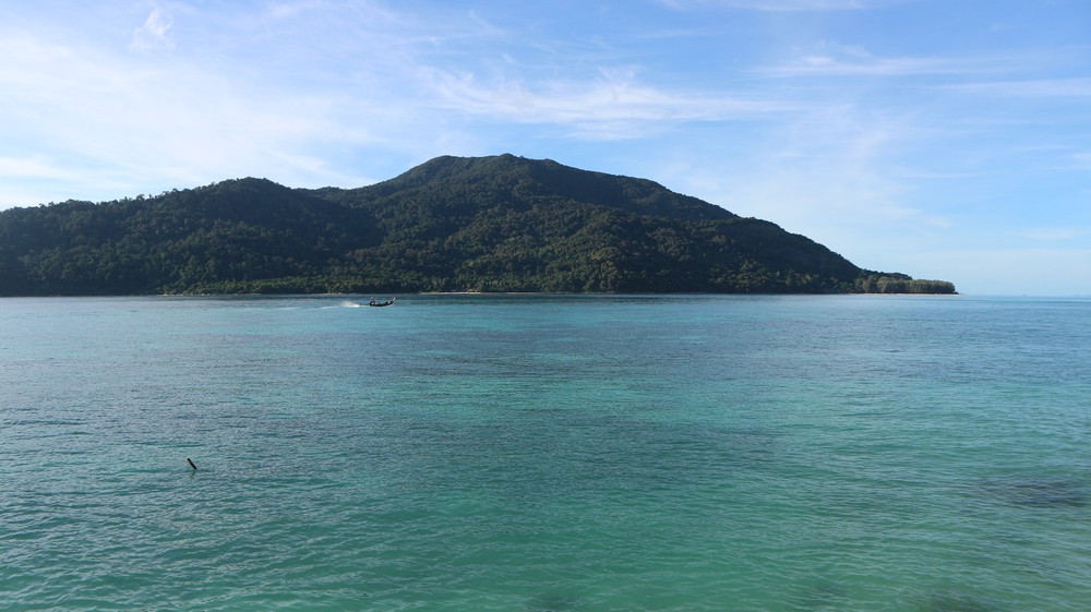 Koh Lipe was an island that was under my eye for more than 1 year. Many people say this is the most beautiful island in Thailand.
