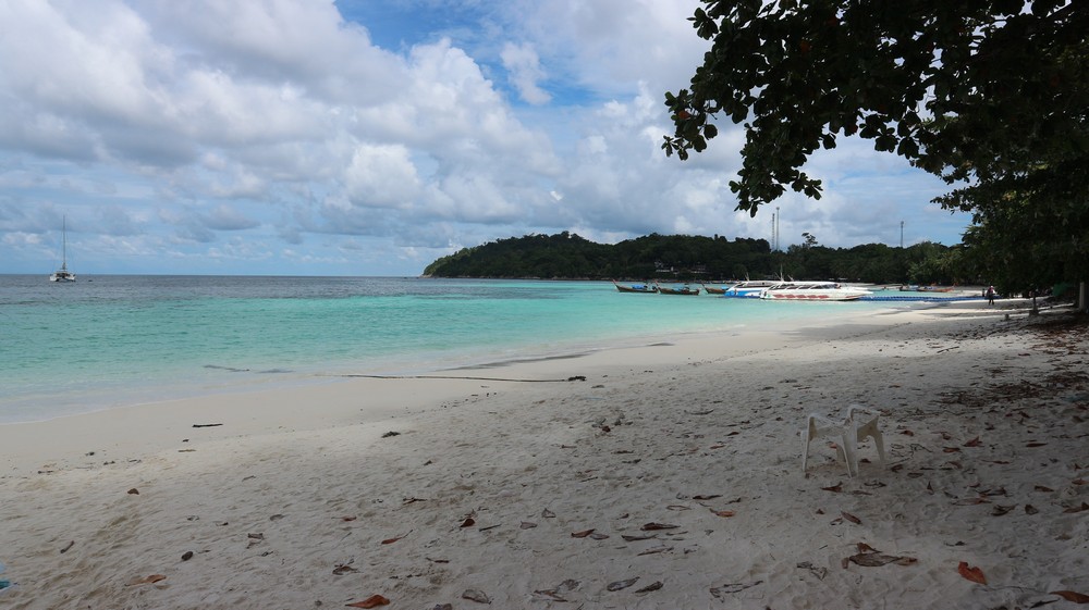Koh Lipe was an island that was under my eye for more than 1 year. Many people say this is the most beautiful island in Thailand.