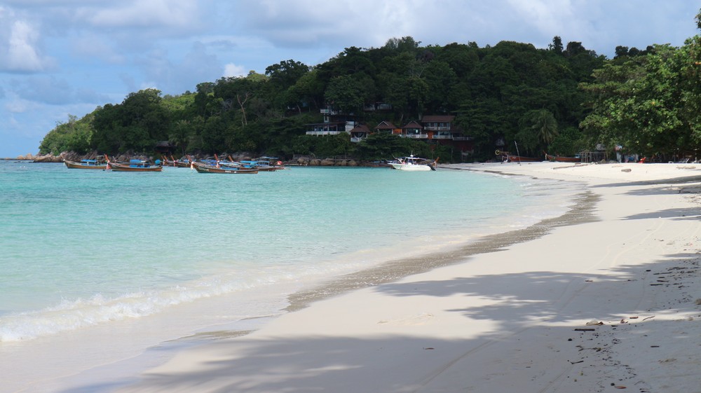 Koh Lipe was an island that was under my eye for more than 1 year. Many people say this is the most beautiful island in Thailand.