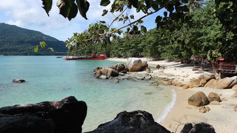 Koh Lipe was an island that was under my eye for more than 1 year. Many people say this is the most beautiful island in Thailand.