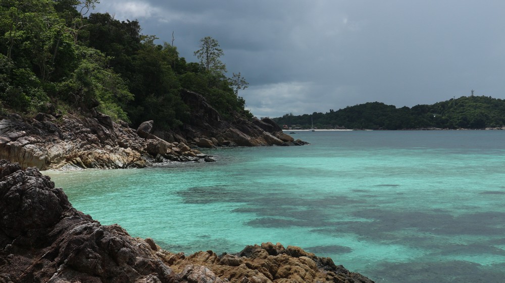 Koh Lipe was an island that was under my eye for more than 1 year. Many people say this is the most beautiful island in Thailand.