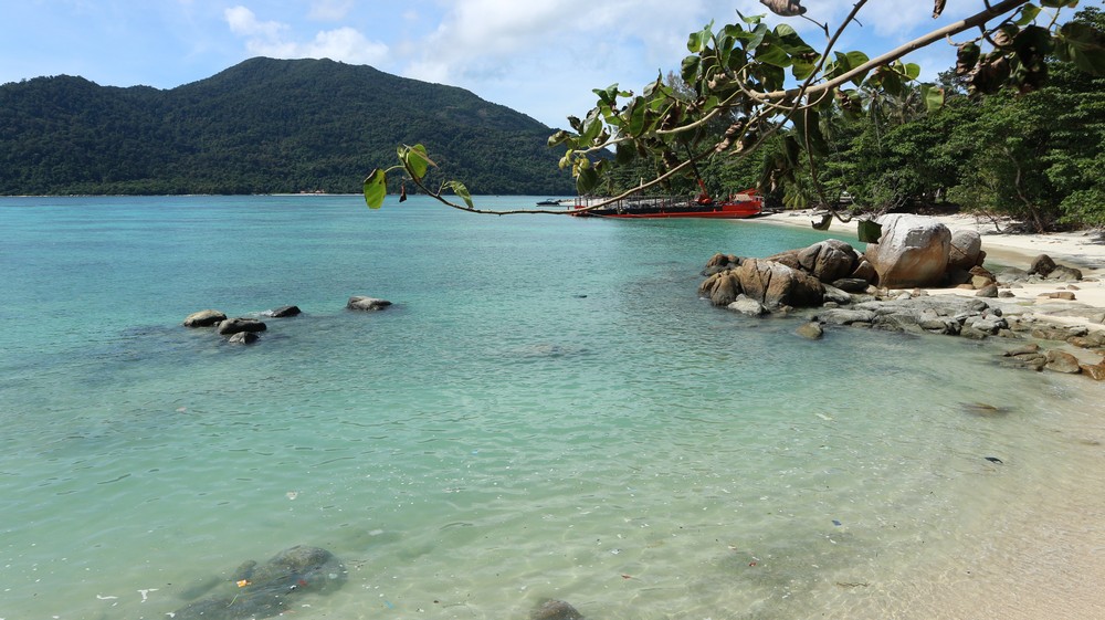 Koh Lipe was an island that was under my eye for more than 1 year. Many people say this is the most beautiful island in Thailand.