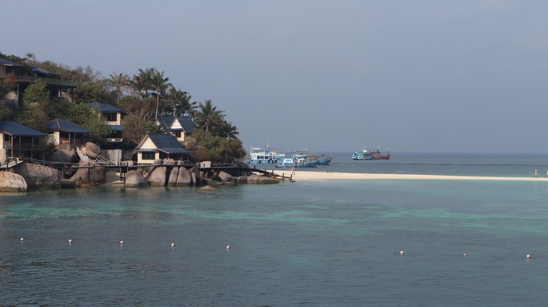 To go from Bangkok to Koh Tao is easy, as there are several options available. Many tourists are doing this trip, so it is easy to find tickets. I bought my ticket online at bookaway