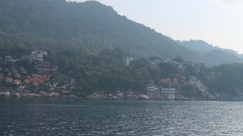 To go from Bangkok to Koh Tao is easy, as there are several options available. Many tourists are doing this trip, so it is easy to find tickets. I bought my ticket online at bookaway