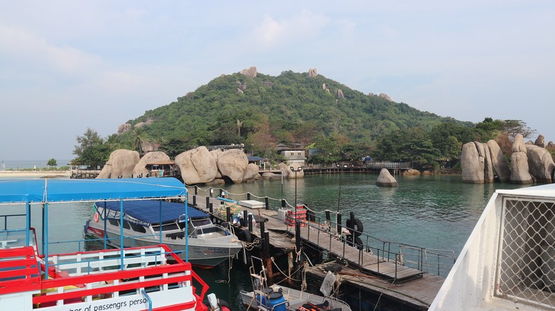To go from Bangkok to Koh Tao is easy, as there are several options available. Many tourists are doing this trip, so it is easy to find tickets. I bought my ticket online at bookaway