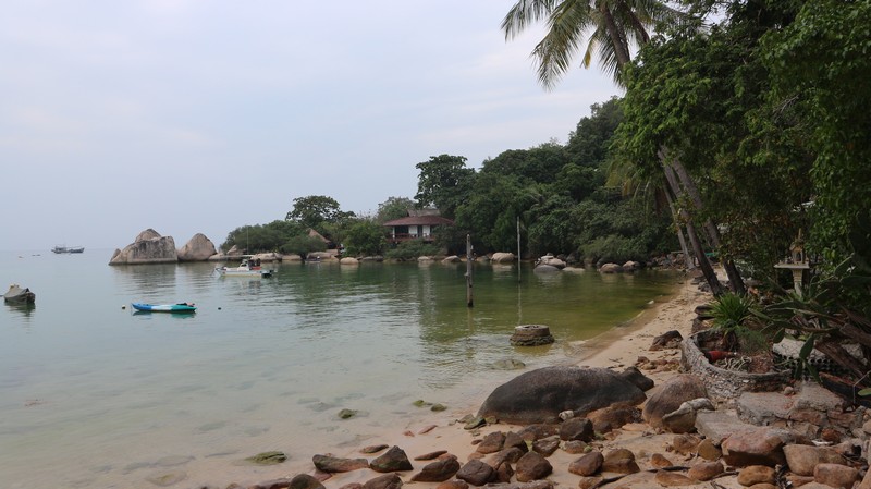 Exploring Koh Tao on foot seeing beautiful beaches.