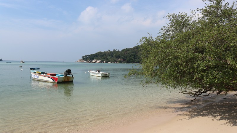 Exploring Koh Tao on foot seeing beautiful beaches.